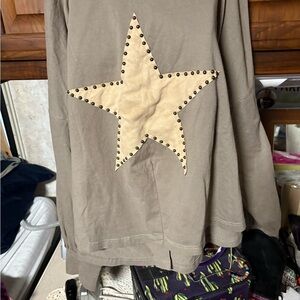 Easel pale olive greenStar Studded Top star is a real pale cream.